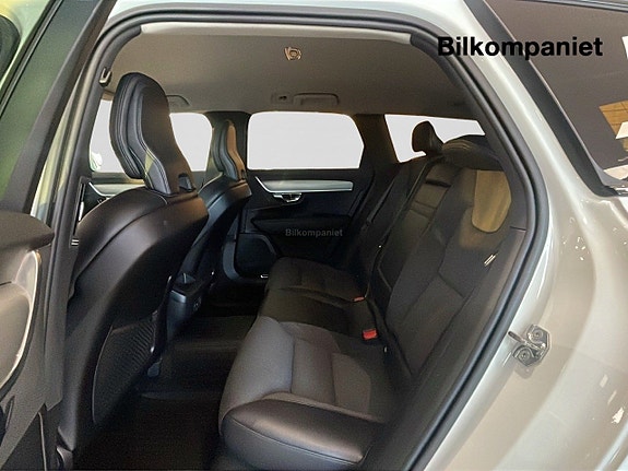 Volvo V90 Cross Country 9 of 14