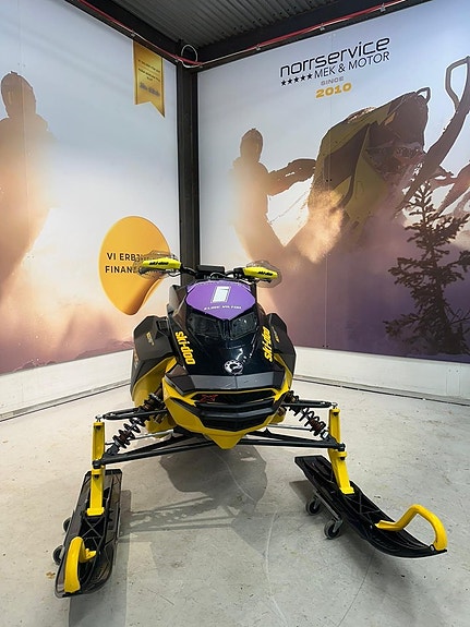 Ski-doo MXZ RS 600 R Endast 17h endast körd av en ung dam 4 of 10