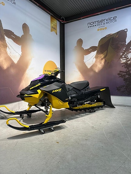 Ski-doo MXZ RS 600 R Endast 17h endast körd av en ung dam 10 of 10