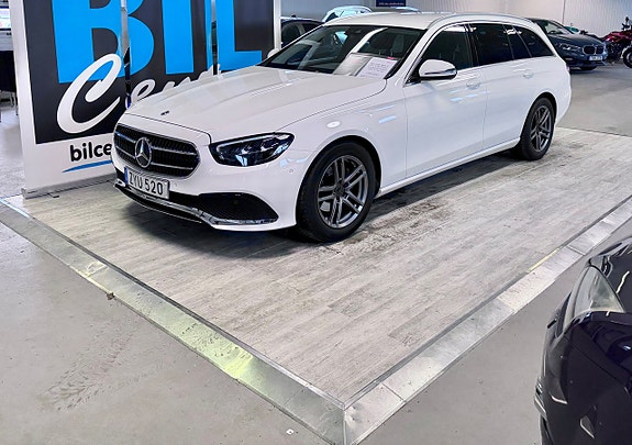 Mercedes-Benz E220 2 of 4