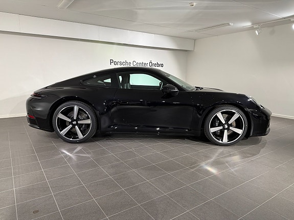 Porsche 911 Carrera 4 of 5