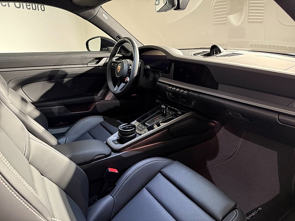 Porsche 911 Carrera 10 of 17