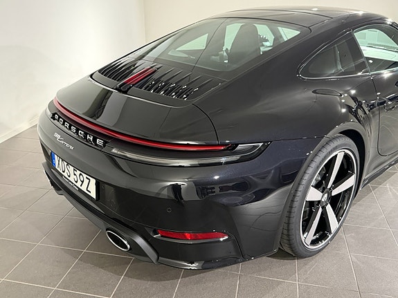 Porsche 911 Carrera 5 of 5