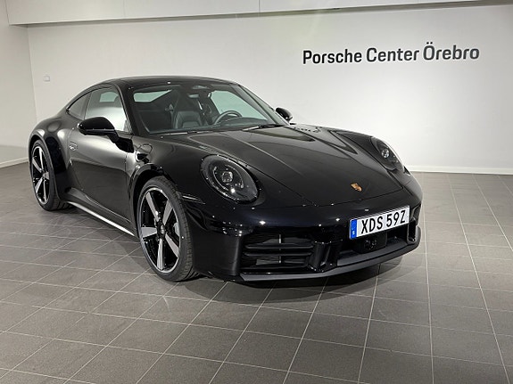 Porsche 911 Carrera 3 of 5