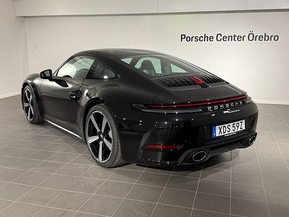 Porsche 911 Carrera 9 of 17