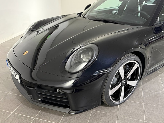 Porsche 911 Carrera 6 of 17