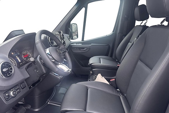 Mercedes-Benz Sprinter 319 11 of 15