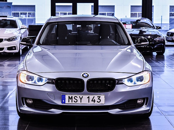 BMW 320 2 of 15