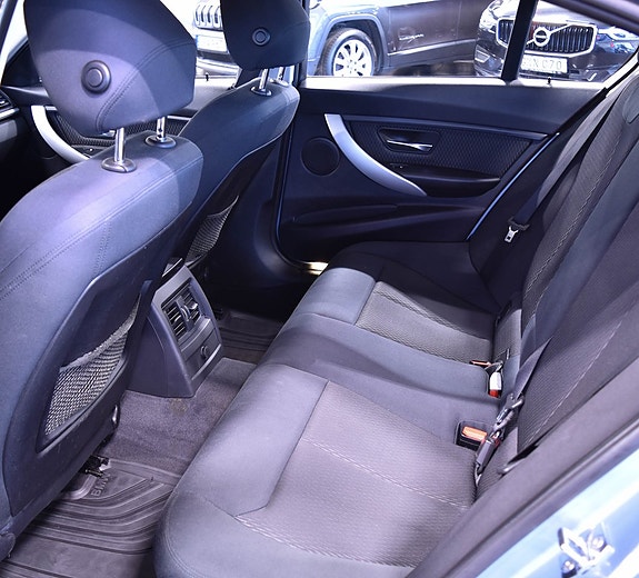 BMW 320 10 of 15