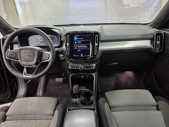Volvo XC40 6 of 8