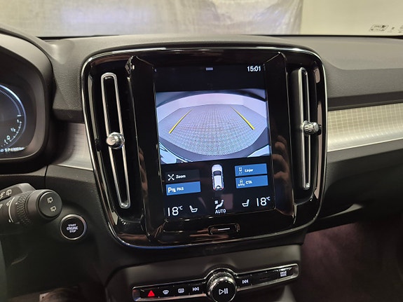 Volvo XC40 8 of 8