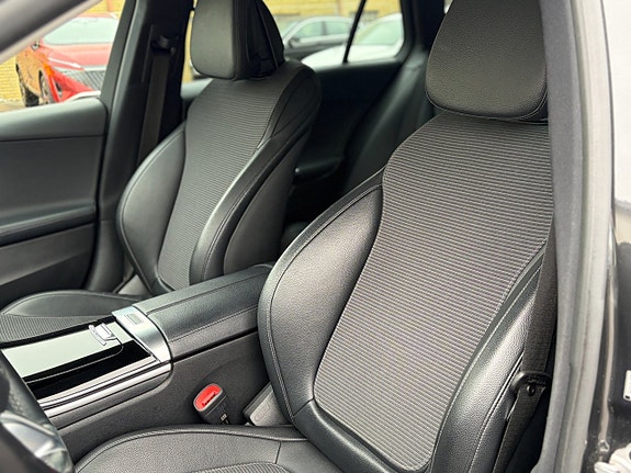 Mercedes-Benz C200 12 of 25