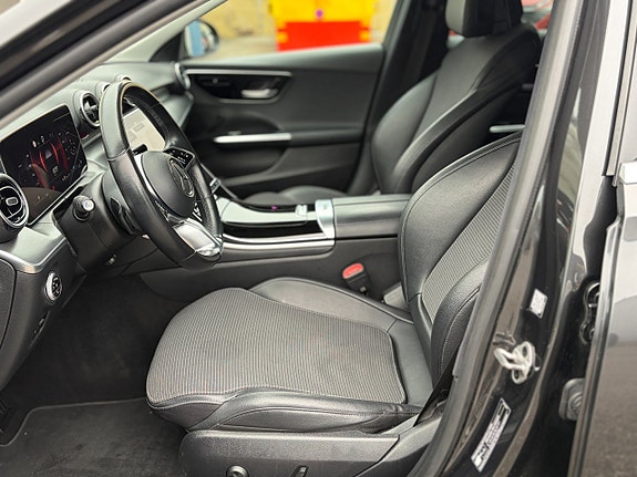 Mercedes-Benz C200 13 of 25