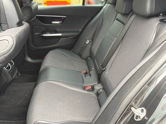 Mercedes-Benz C200 25 of 25