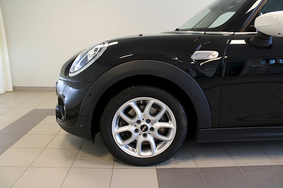MINI Cooper S 3 of 5