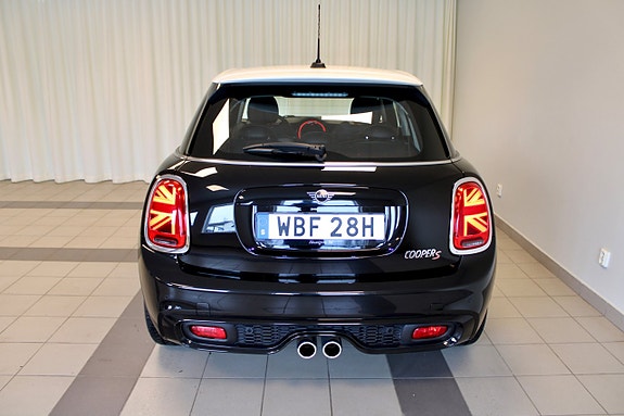 MINI Cooper S 5 of 5