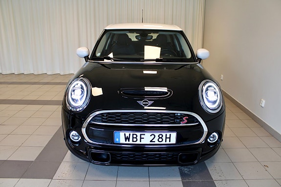 MINI Cooper S 2 of 5