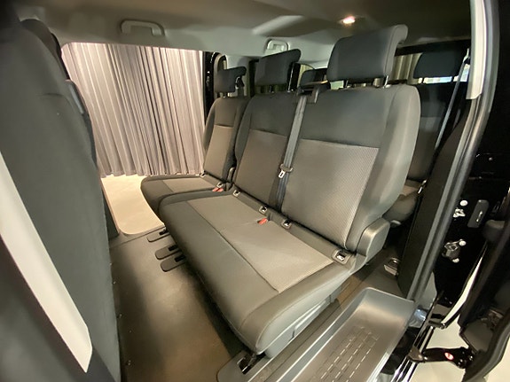 Peugeot Traveller 12 of 30