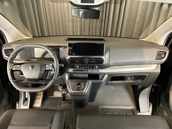 Peugeot Traveller 9 of 30