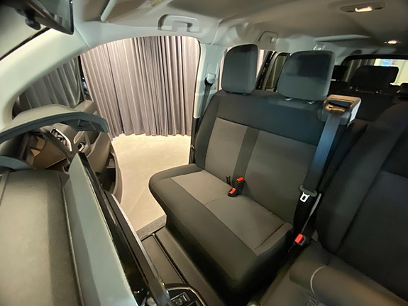 Peugeot Traveller 11 of 30
