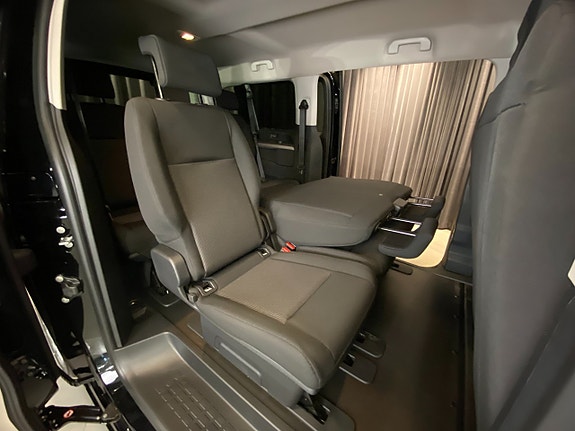 Peugeot Traveller 13 of 30