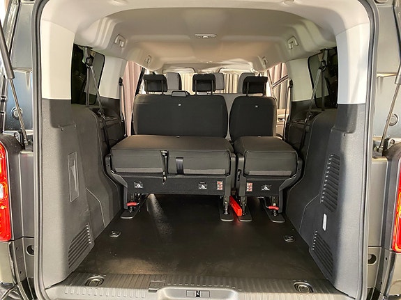 Peugeot Traveller 26 of 30