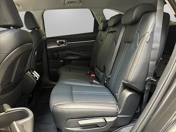 Kia Sorento 9 of 16
