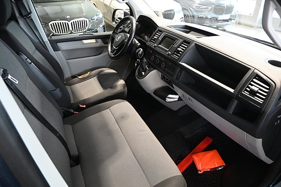 Volkswagen Transporter 9 of 17