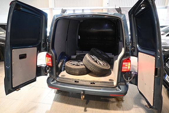 Volkswagen Transporter 13 of 17