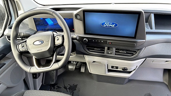 Ford Custom 4 of 9