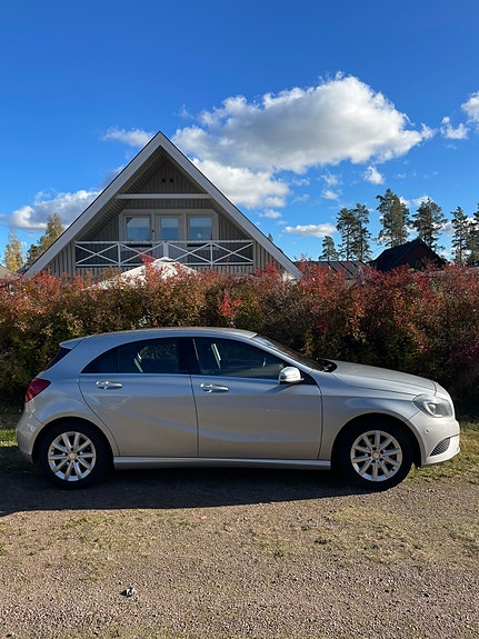 Mercedes-Benz A180 2 of 5