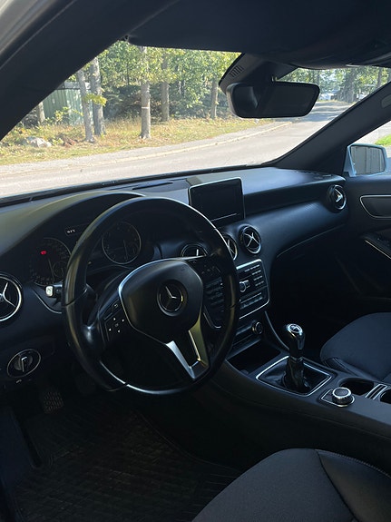 Mercedes-Benz A180 4 of 5