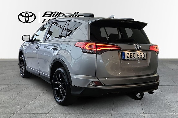 Toyota RAV4 2 of 13