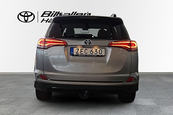 Toyota RAV4 4 of 13