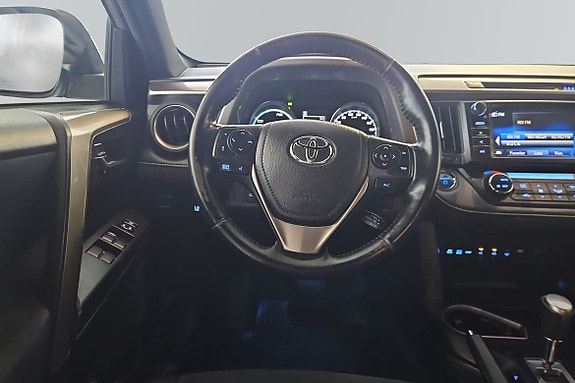Toyota RAV4 8 of 13