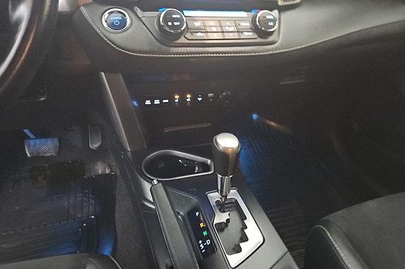 Toyota RAV4 13 of 13