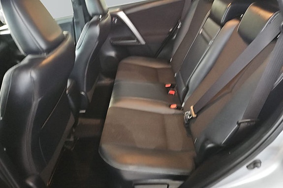 Toyota RAV4 7 of 13