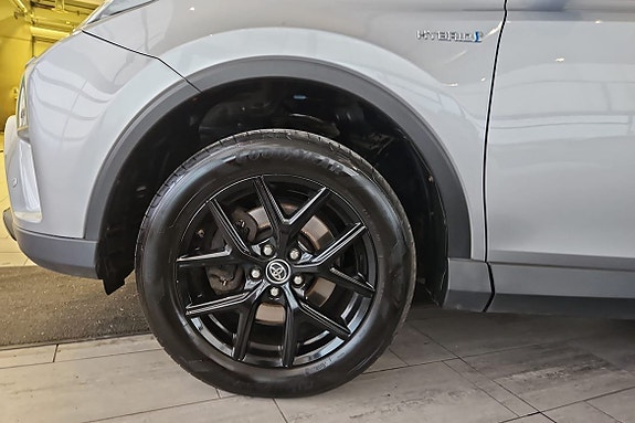 Toyota RAV4 10 of 13