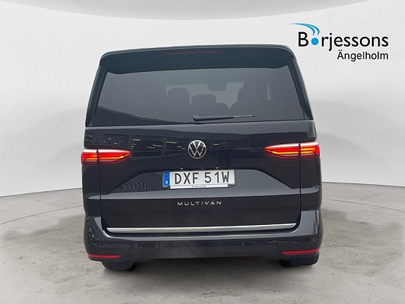 Volkswagen Multivan 5 of 5