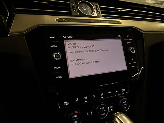 Volkswagen Passat 26 of 28