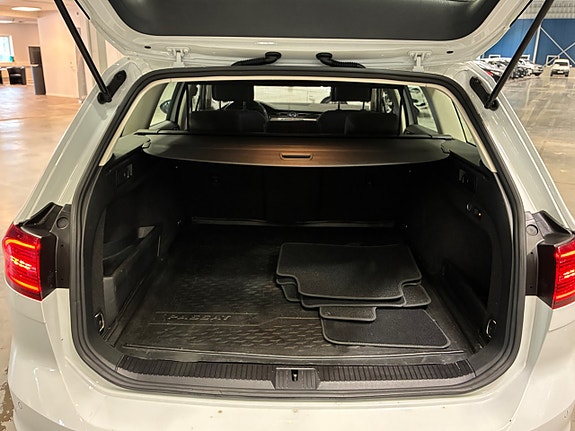 Volkswagen Passat 8 of 28