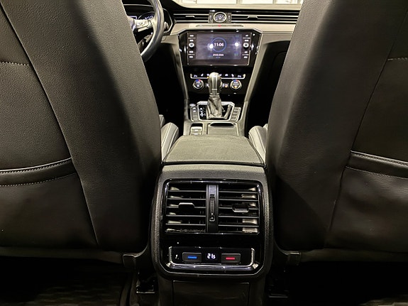 Volkswagen Passat 16 of 28