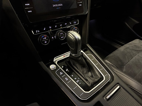 Volkswagen Passat 19 of 28