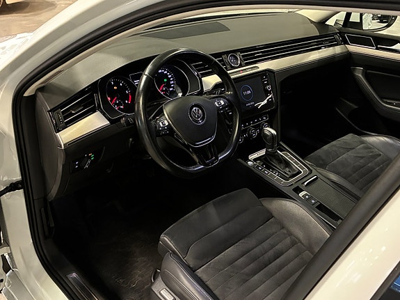 Volkswagen Passat 13 of 28