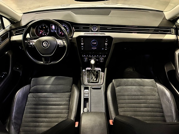 Volkswagen Passat 17 of 28