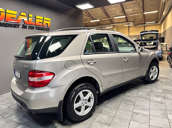 Mercedes-Benz ML280 3 of 5