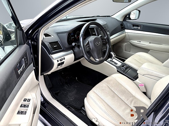 Subaru Legacy 10 of 14