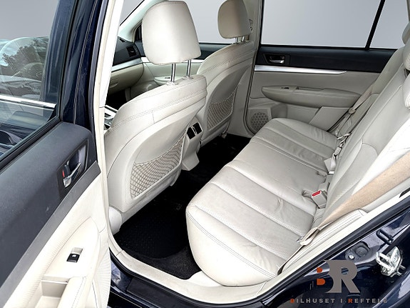 Subaru Legacy 12 of 14