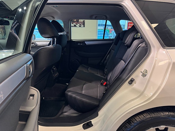 Subaru Outback 23 of 28