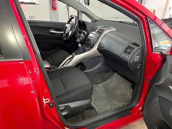 Toyota Auris 9 of 13